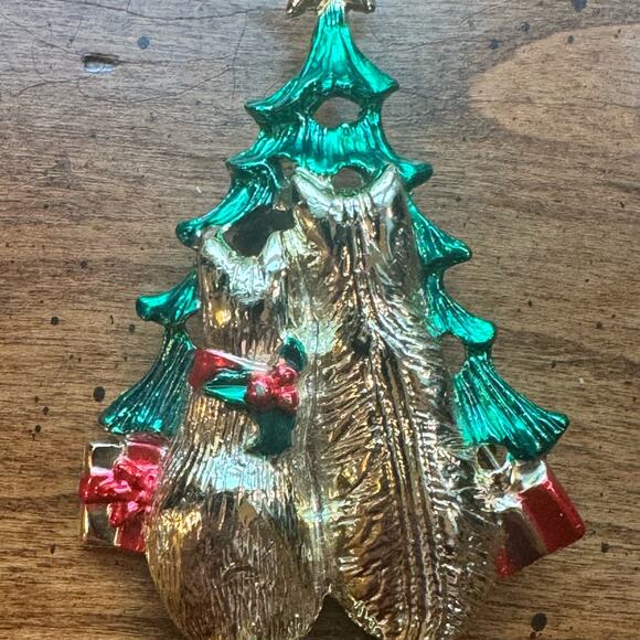 Vintage Cats Christmas Tree Brooch Pin Gold Tone Cat Lady Signed Holiday Jewelry - Picture 2 of 13